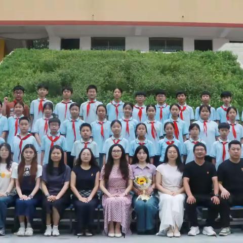 时光赴终章，少年赴新程  ——六1班毕业成长记