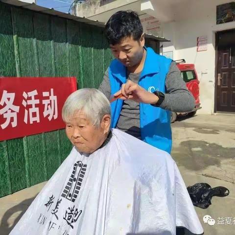 益夏社工——“重阳敬老情  关爱在社区”爱心义剪服务活动