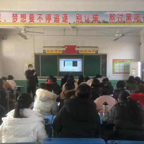 老城镇中心校组织小学数学老师参加长葛市教体局组织的学科素养提升培训