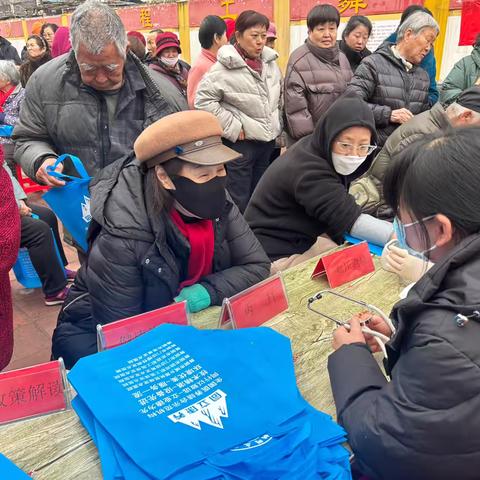 『五星支部』建设——寺坡街道玄翠苑社区联合同立康养集团开展义诊活动