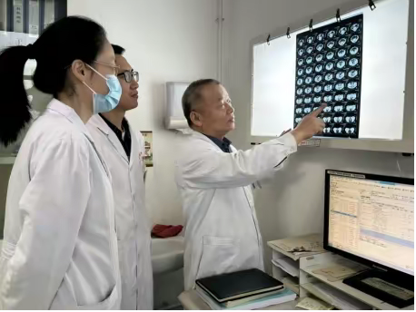 肛肠一科成功实施首例骶前囊肿切除术填补医院该项技术空白