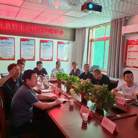 淳化县聘请专家开展野生动物科普讲座并深入林麝养殖现场调研指导