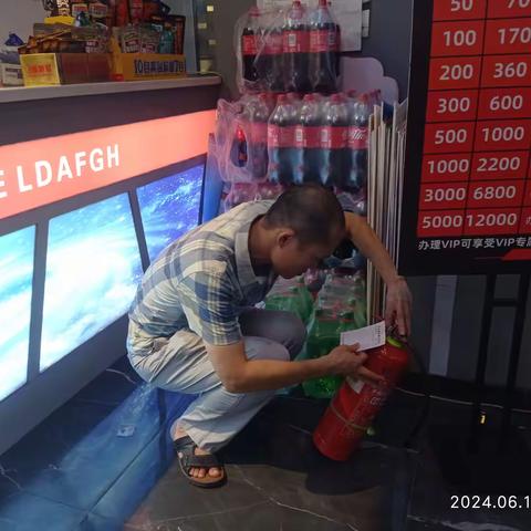 美兰区蓝天街道开展辖区重点场所“扫黄打非”暨消防安全检查工作
