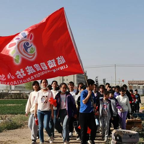 享劳动之乐，悟劳动之美                       ——贵戚坊小学学生拔草活动纪实