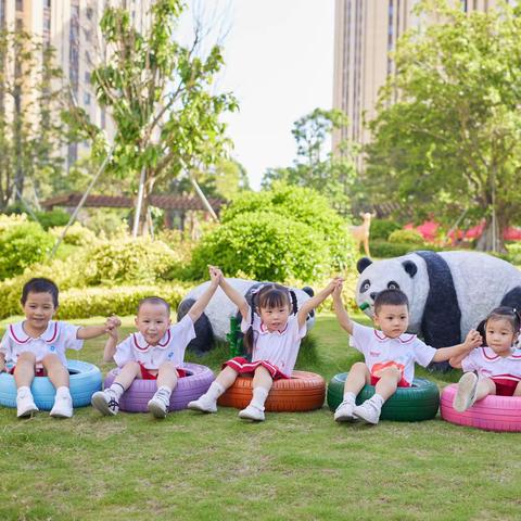 真爱幼幼•墨熙托育中心——第四届🎓毕业典礼邀请函