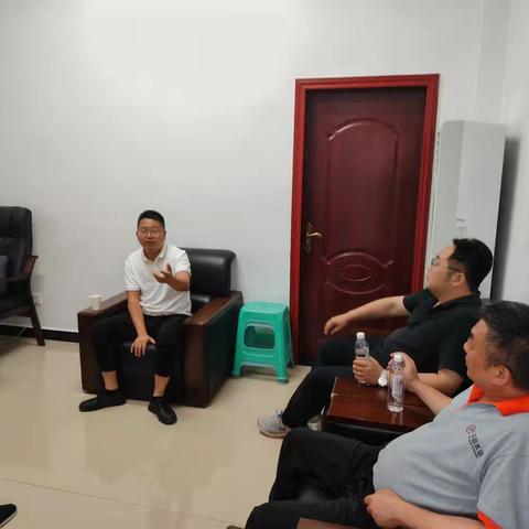 万源华新端午节前走访慰问万源市各级乡政府