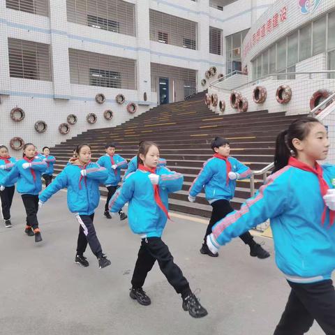 踔厉奋发新征程 勇毅前行向未来 ——襄阳市大庆路小学2023年春季升旗仪式暨开学典礼