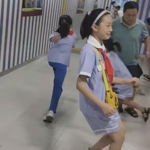 凤凰小队探秘科技馆