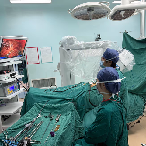 “单孔”创百例——安医大一院梁朝朝团队完成国产单孔机器人前列腺癌根治术百例里程碑