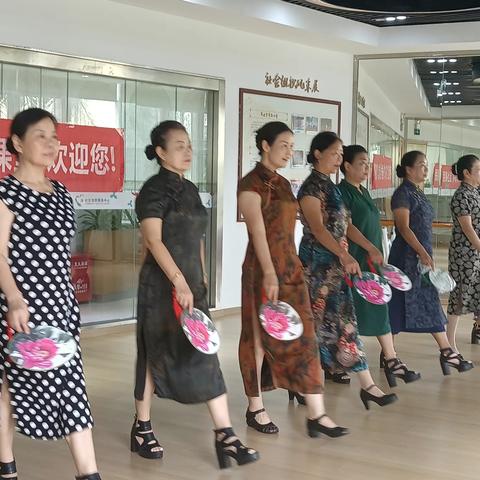 民泰社区｜舞之梦舞蹈协会旗袍走秀排练活动。