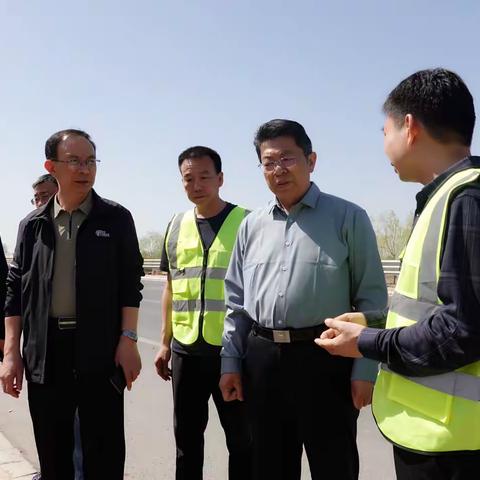 市交通局主要领导调研国道G107道路整治提升工作