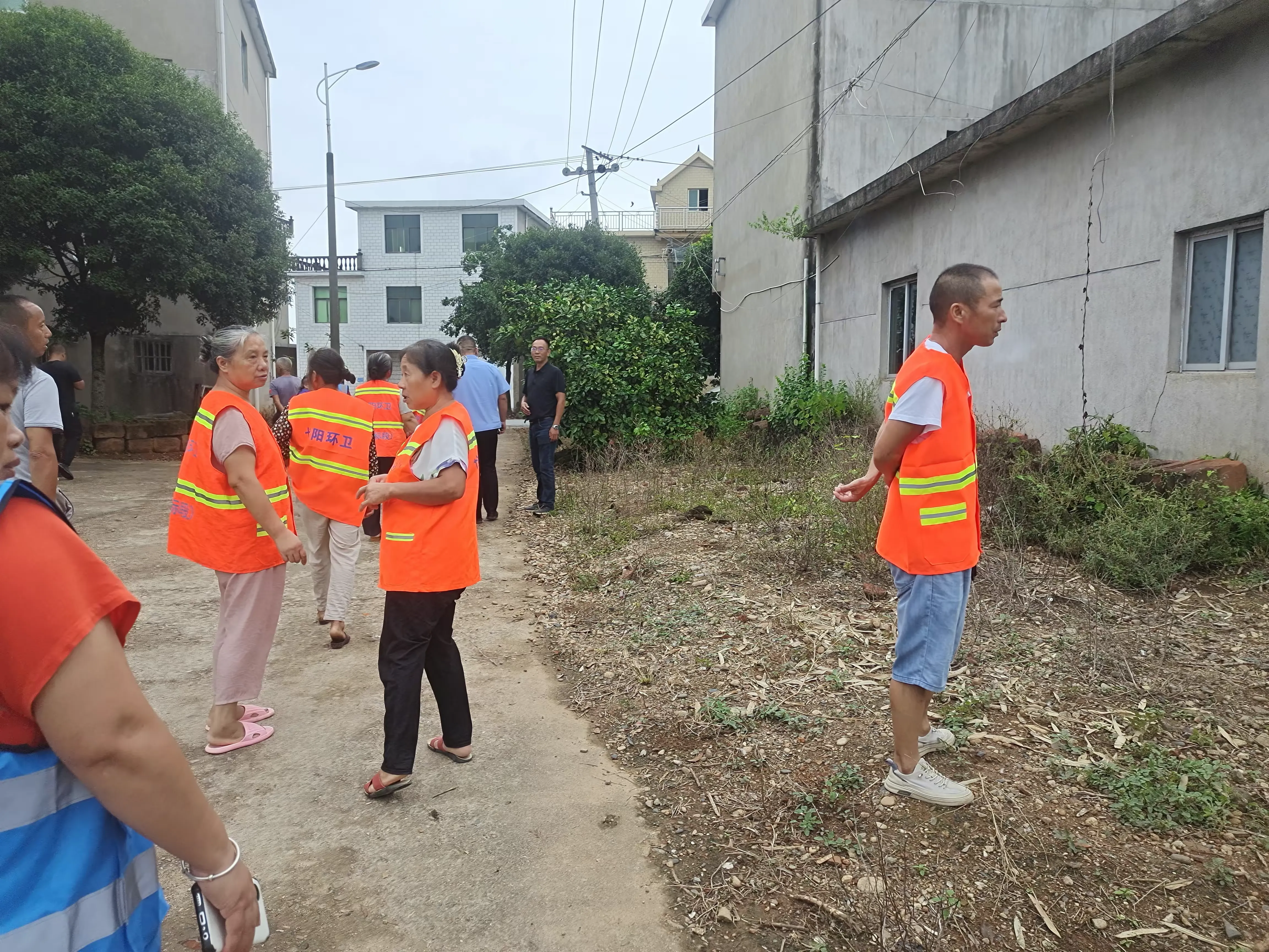 简篇-【大抓基层年】弋阳县南岩街道旗山村“党建+好商量”——齐心协力,提升旗山环境卫生质量