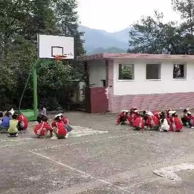 生命无彩排，防范于未来——金马小学地震逃生演练