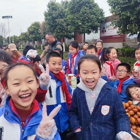 春意盎然  清廉作伴——经开小学三年级六班清廉美食节活动