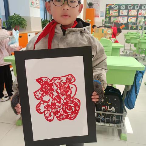 金蛇送福 迎春纳祥——梅园小学二（3）智慧果中队迎新作品展