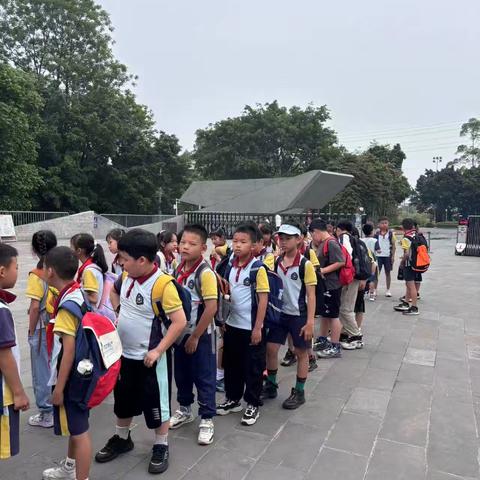 柳州市岩村路小学22-4班白莲洞博物馆研学活动纪实