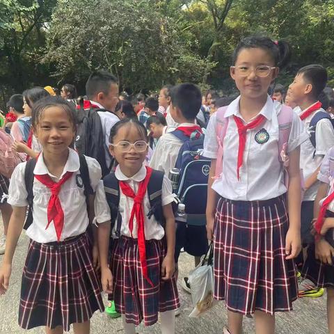 22-4班龙潭公园侗寨扎染研学活动