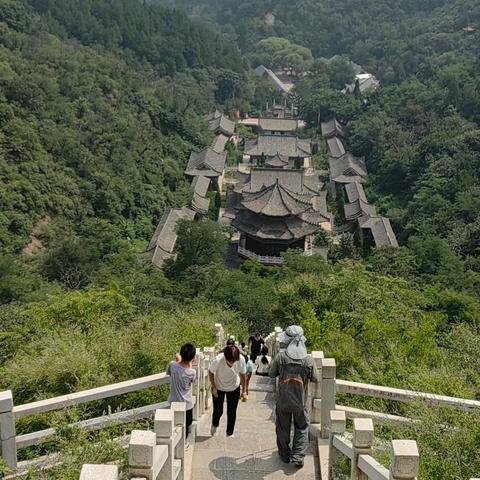 初秋邹平鹤伴山