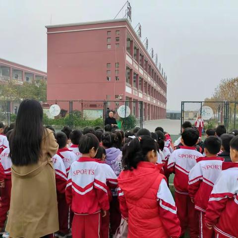 筑牢安全防线，共筑平安校园——东明县陆圈镇油寨小学防火灾安全演练活动