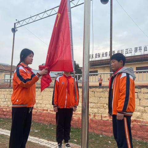 “龙腾启新程 逐梦向未来”泗水县泉林镇泉林小学升旗仪式