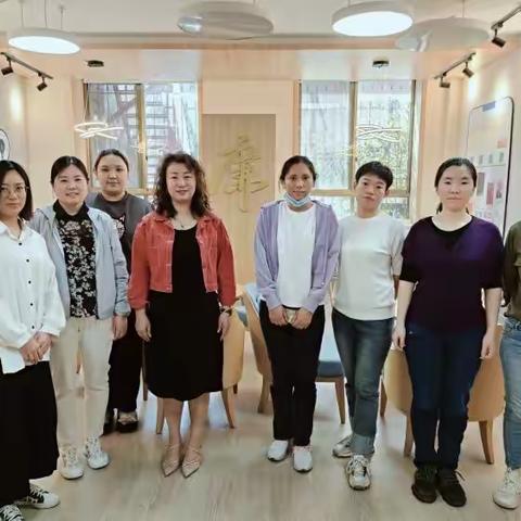 悦读送清风，书香颂清廉——东关街道文联在历园新村社区组织读书分享会