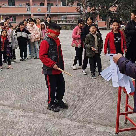 欢声笑语庆元旦 多彩游戏迎新年－江津区板桥小学元旦游园活动