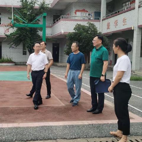 浓浓组织情 温暖教师心——安源区领导慰问丹江学校教师宋芳