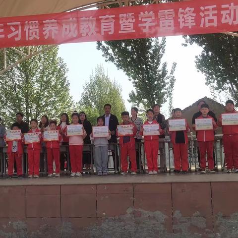 学雷锋精神， 承中华美德---三年级7班学生风采