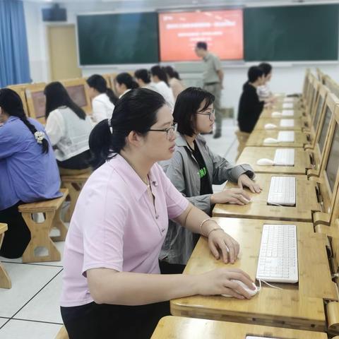 课标学习助提升 以考促教明方向  ——龙海区开展小学新课标测试活动