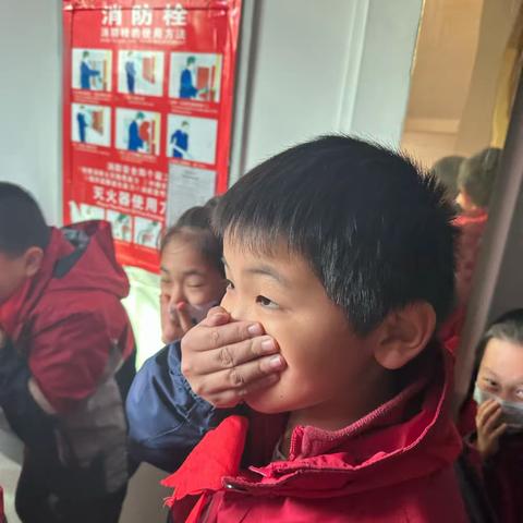 “消防演练鸣警钟，防患未“燃”筑安全”——高陵兴国小学消防安全演练活动