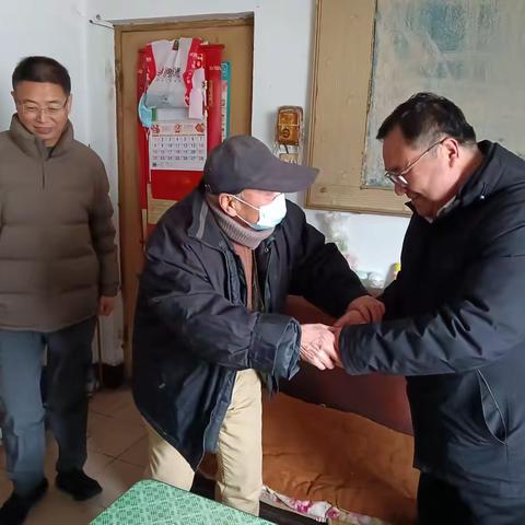 腊尽春归寒意去 温情慰问暖人心——漯河市第五初级中学开展困难退休党员及困难教师慰问活动