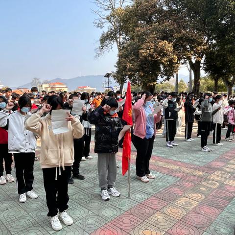 防校园欺凌  为成长护航——南雄市油山中学举行“拒绝校园欺凌  构建和谐校园”专项专题活动