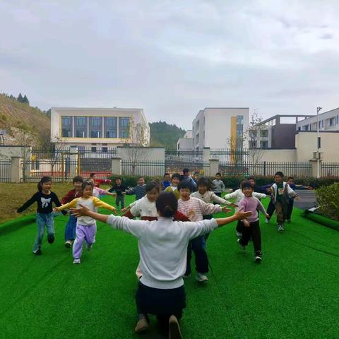 应家乡中心幼儿园 大二班第十一周精彩回顾
