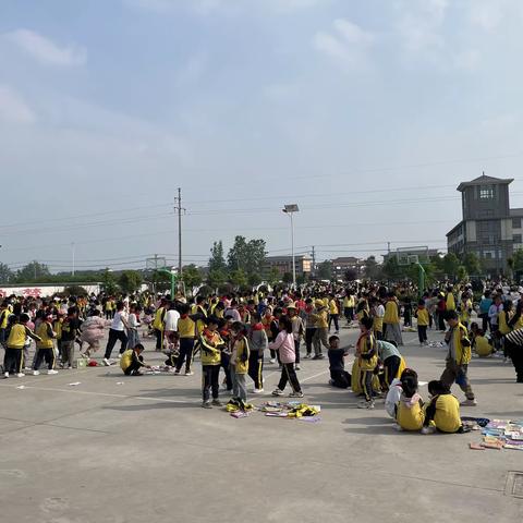 书香润心灵，阅读促成长——古邳小学四年级跳蚤书市