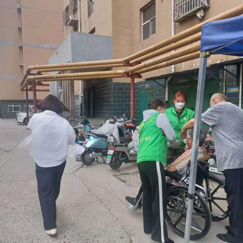 春晖志愿者协助社区居民核酸检测（社区公益汇核酸检测3）