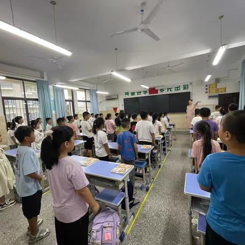 开学第一课  安全最重要——二七区滨河花园实验小学2024年秋季开学应急避险疏散演练纪实