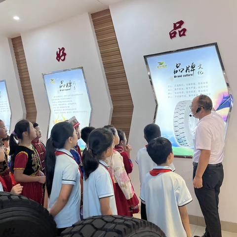 广饶县大王镇实验小学组织开展“探寻民族企业辉煌路 感受民族团结创业魂”红领巾寻访活动