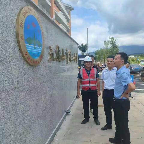 郑启荣同志到我市两所新建学校调研