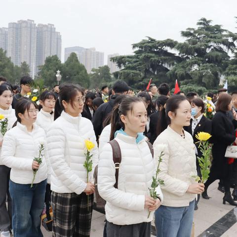 缅怀革命先烈  传承红色基因