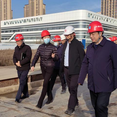 任炳群副书记带队检查交大附属泾河医院项目并召开现场会议