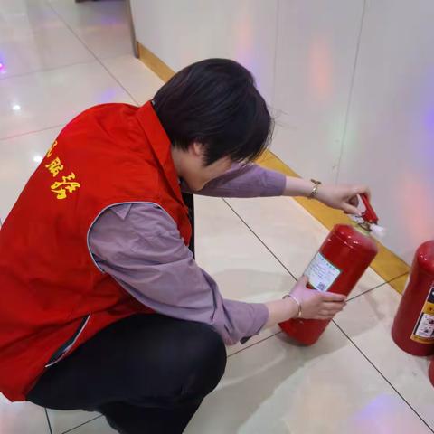 唐城小区开展安全生产月活动