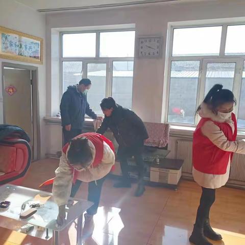 学雷锋活动志愿服务暖人心