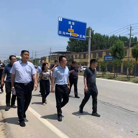 副区长王连瑞现场调度S251东民线路域环境整治工作