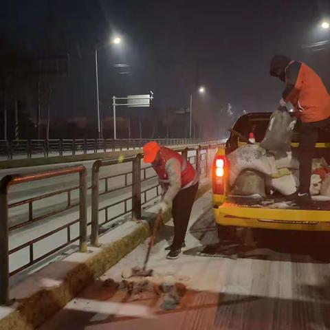 定陶区公路事业发展中心连夜除雪保安全