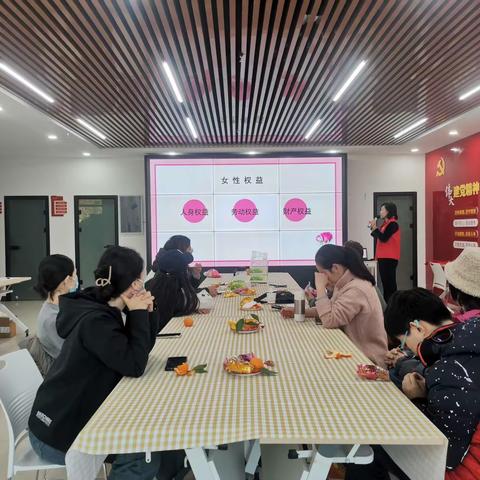 新城区自强路街道明宫社区工会开展女职工普法宣讲活动