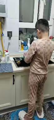 小小洗碗工