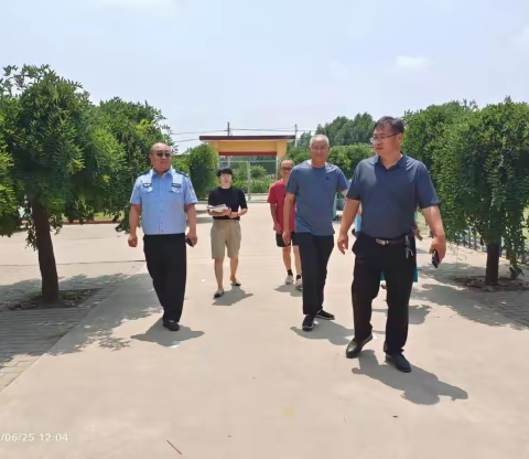 中堡教育组联合多部门开展校园安全检查