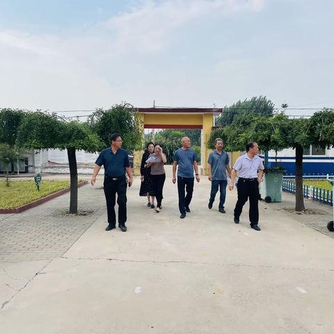 检查入校园 护航新征程------县局检查组检查中堡开学工作