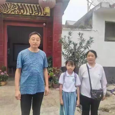 家访暖人心，共育促成长——民族小学教师家访活动