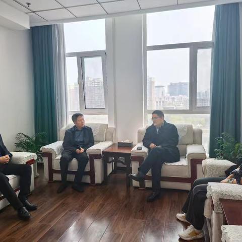 河南省分行副行长左金辉拜访河南省社会保险中心